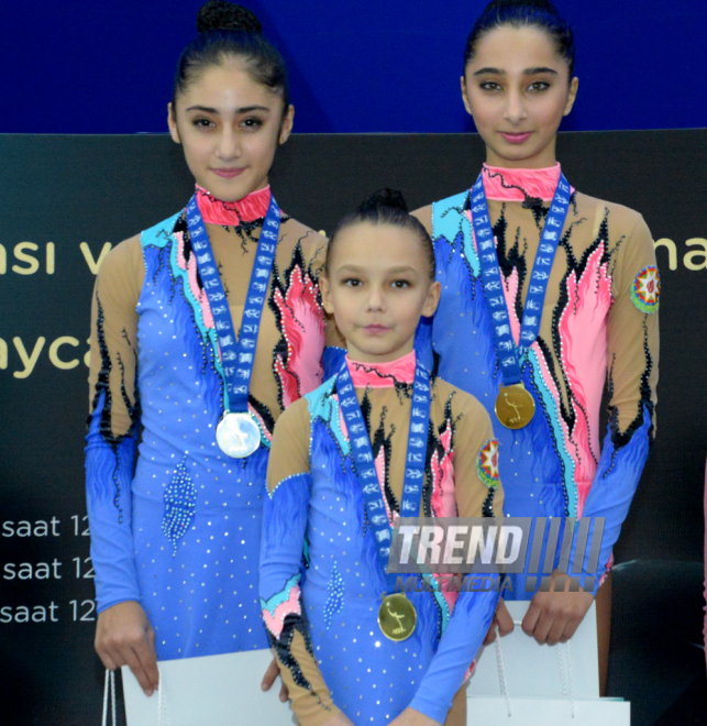 İdman gimnastikası və akrobatika üzrə Birgə Azərbaycan Birinciliyində ilk günün qalibləri mükafatlandırıldı. Bakı, Azərbaycan 3 dekabr 2015